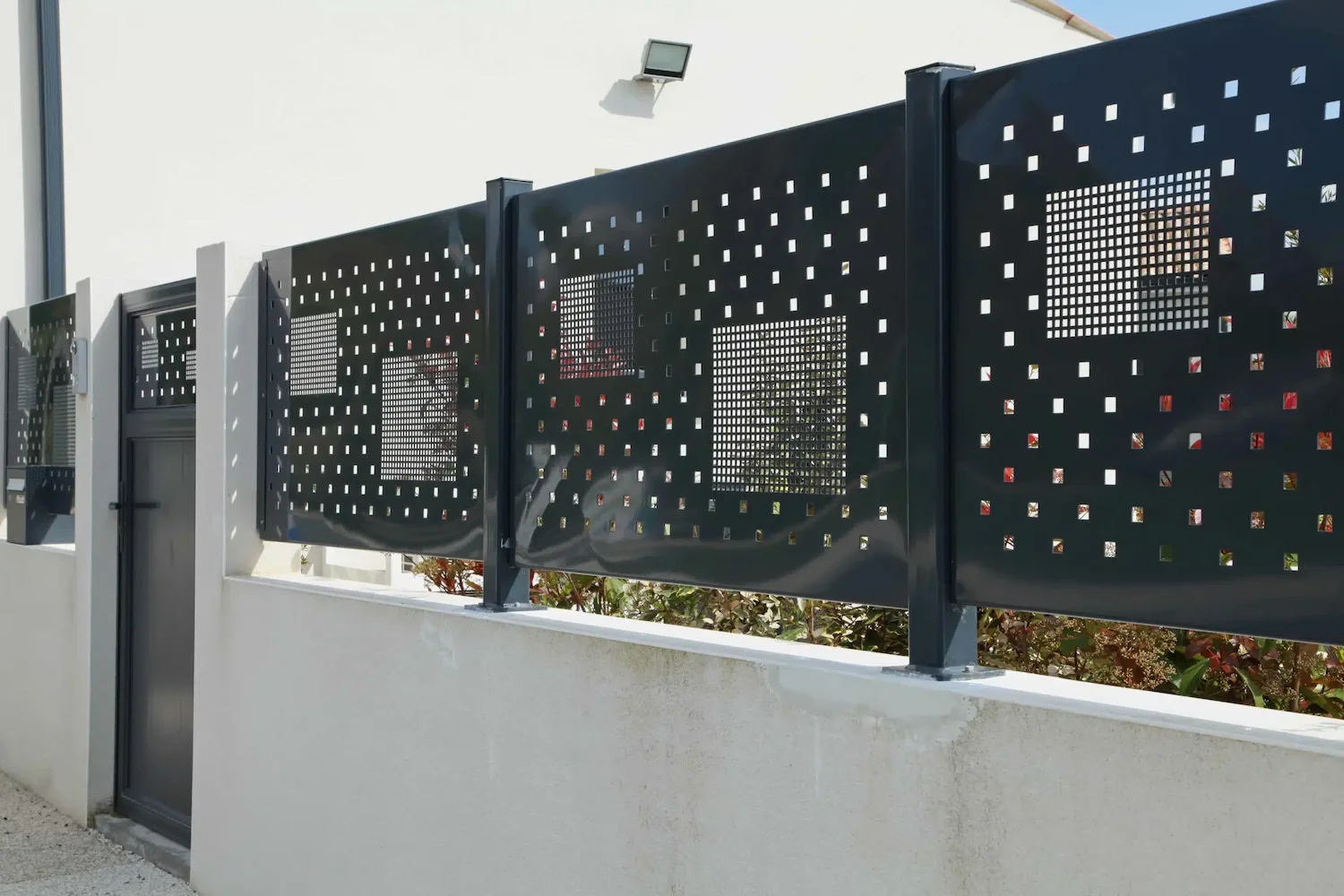 pannelli recinzioni con taglio laser min scaled 1 Kadef Service