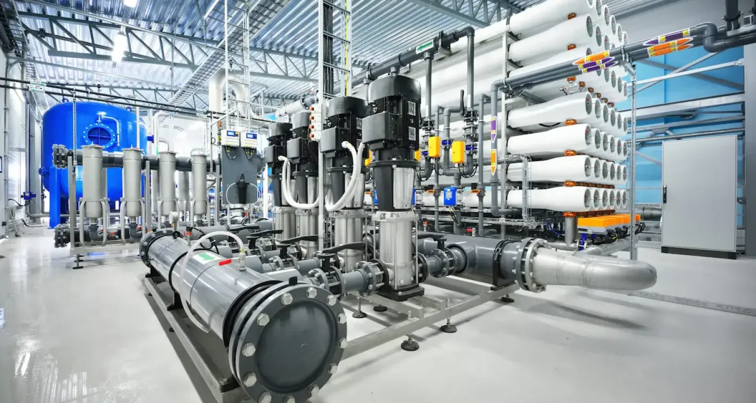 sala pompe e tubazioni industriale scaled 1 dfaa13e4 Kadef Service